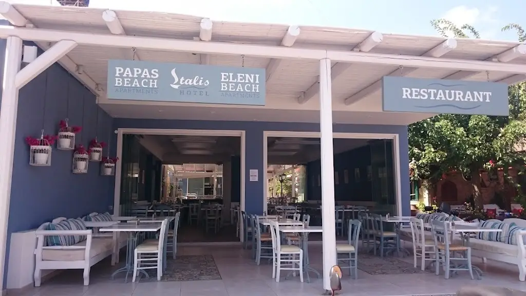 Maria's Golden Beach Restaurant in Stalís