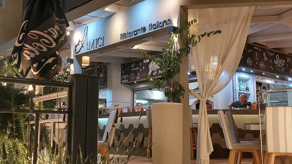AMICI Italian Restaurant & Steak House Restaurant in Stalís