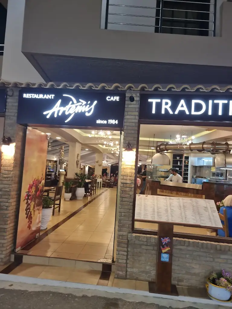 Artemis Restaurant in Stalís