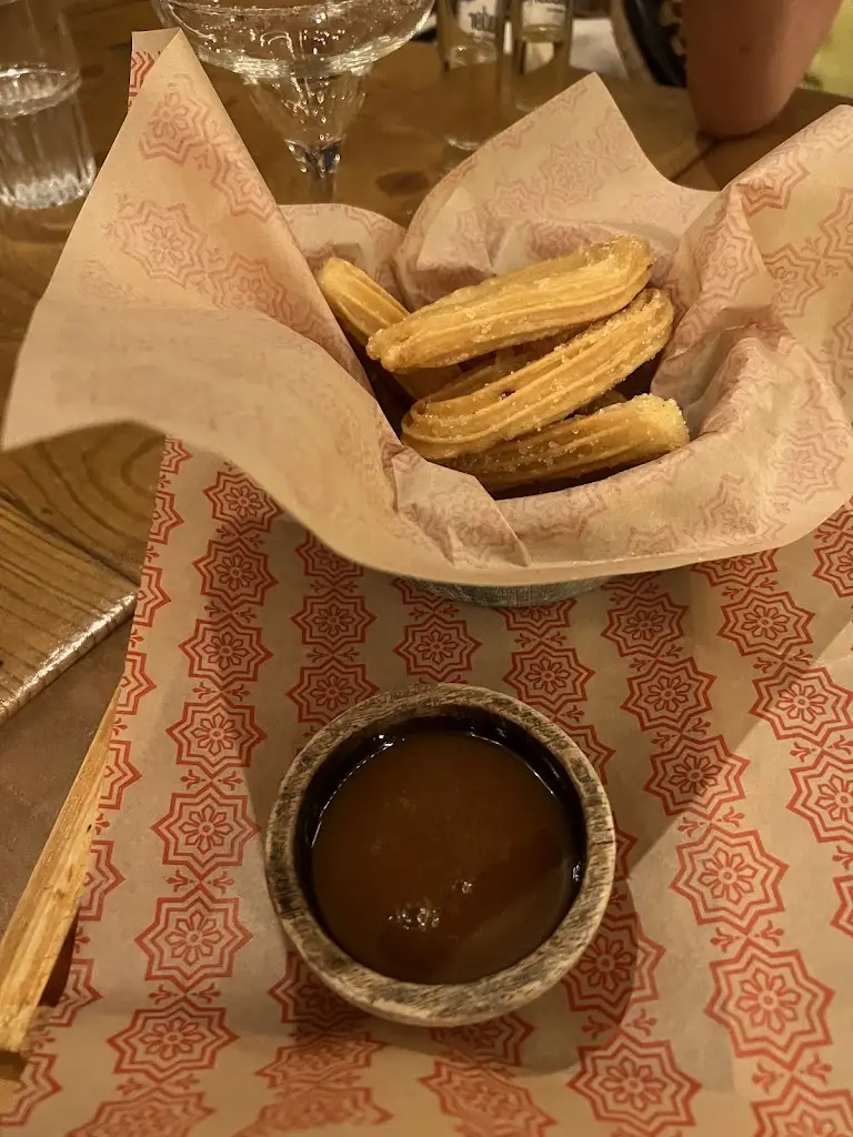 Farida Abou-Hendia_El Catrin_Glyfáda_avis