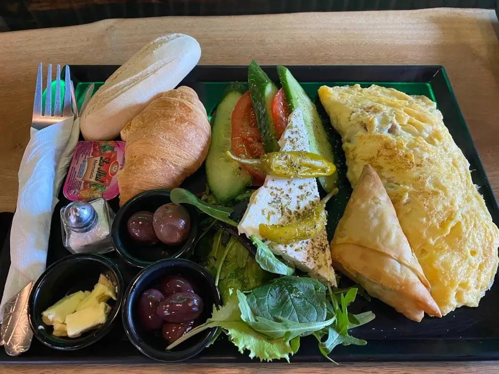 Fatima Al-Maskery_Breakfast World_Alexandroupoli_Bewertung