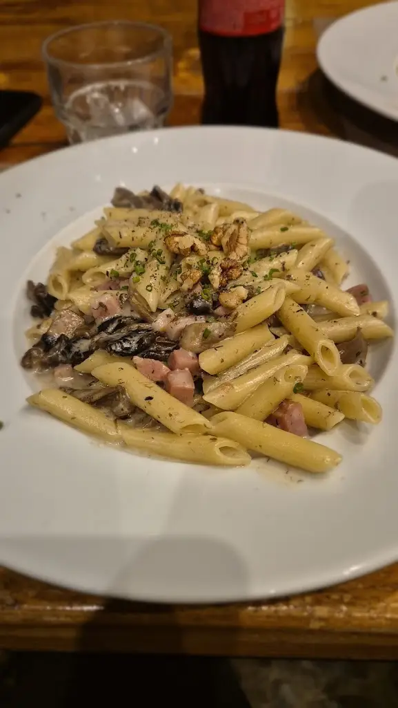 Minnie_The Pastards_Chios_Bewertung