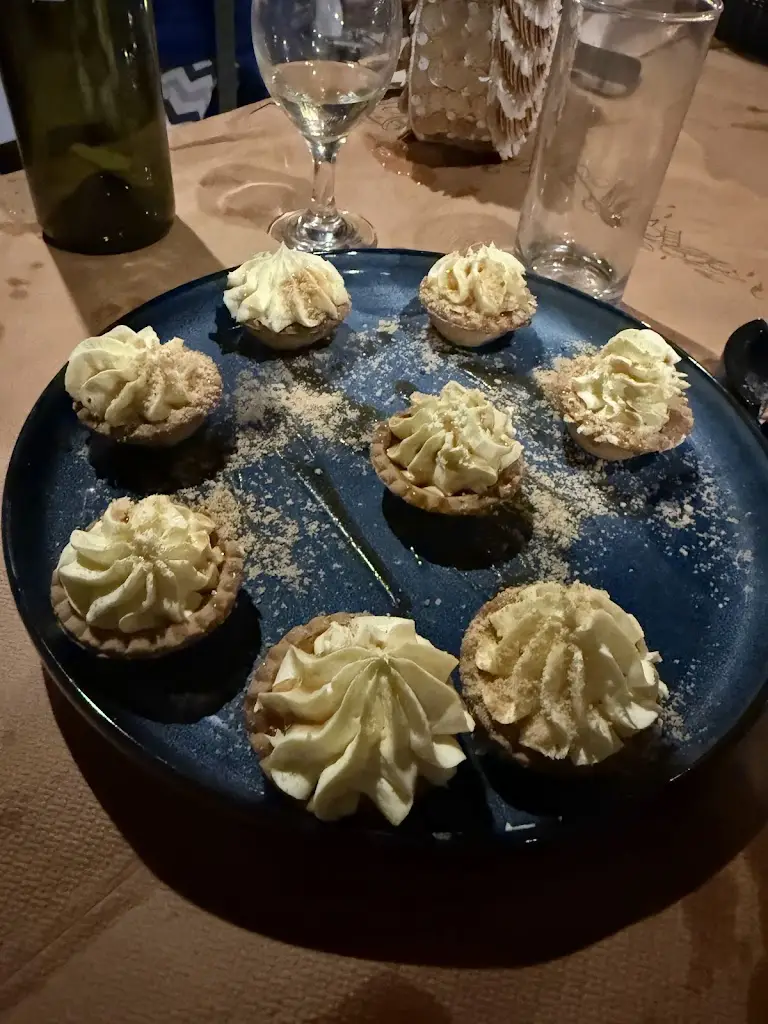 Brandon Sims_To Apomero_Chios_review