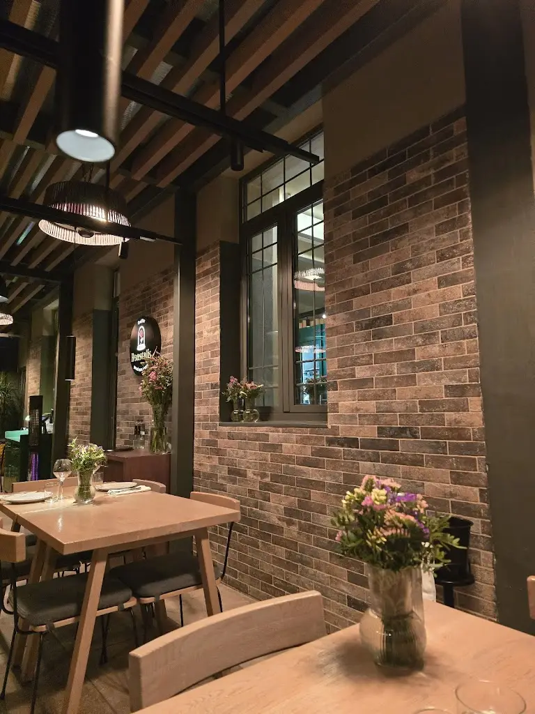 Caroline Thomas_BEASTALIS ,Food for proud meat eaters_Glyfáda_avis