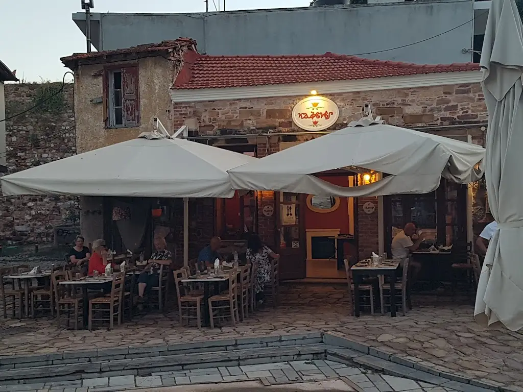 Kafenes restaurant à Chios