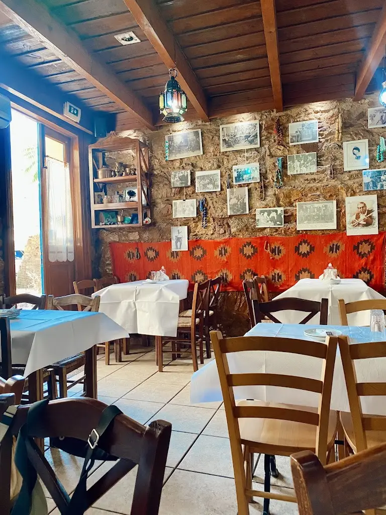 To Kechrimbari_Chios_slider_image_3