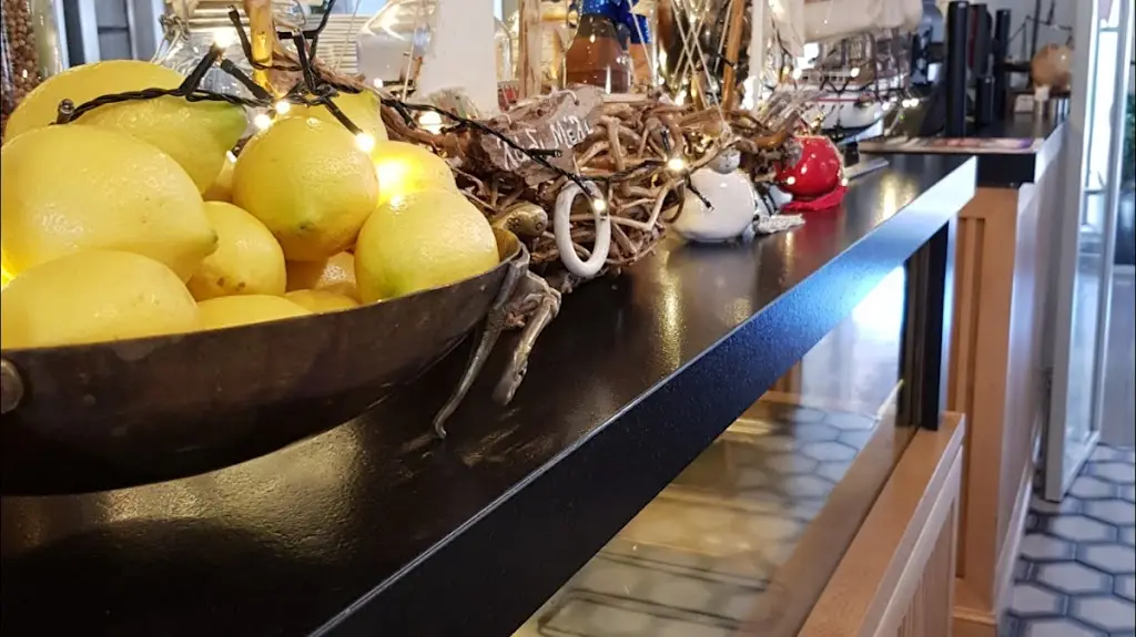 HONEY & OIL Restaurant in Glyfáda