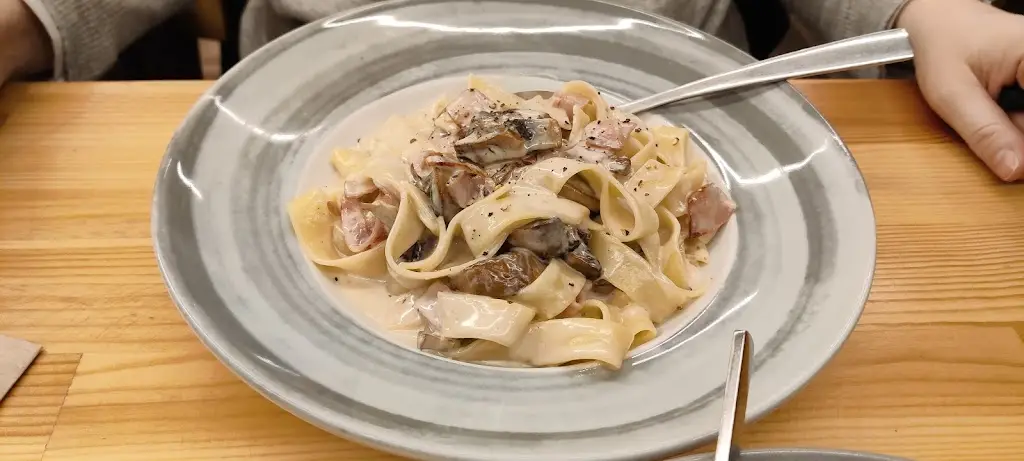 Kostas Tsi_AVENUE kitchen bar_Eleftherés_Bewertung