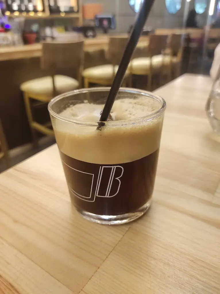 Κυριάκος Μουρουζίδης_AVENUE kitchen bar_Eleftherés_Bewertung