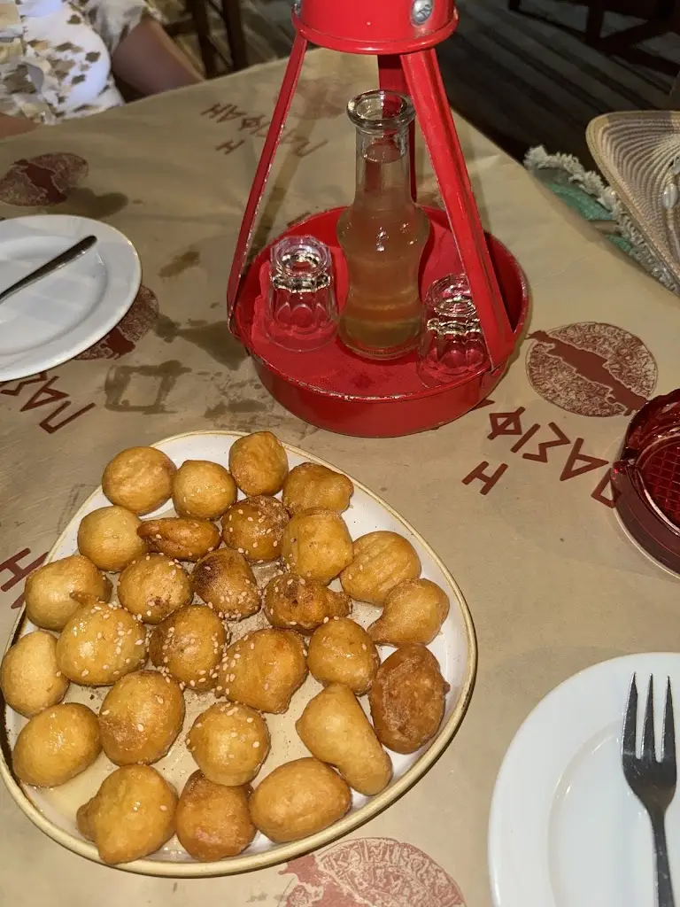 Celestyna Saggiomo_PASIPHAE_Glyfáda_Bewertung