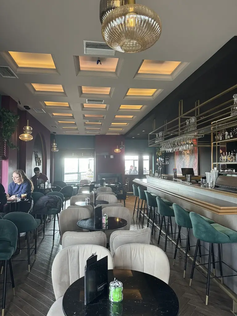 İrem Yavsı Ebussuutoğlu Baran_Ζαμάνθα Restobar_Didymóteicho_Bewertung