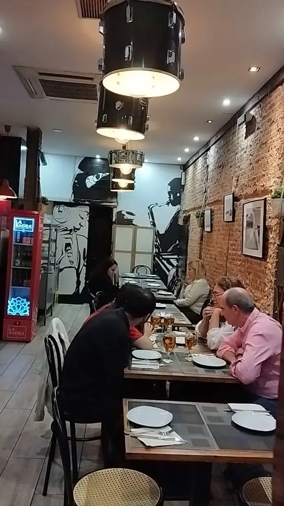 Καλοφαγάς Σουβλατζίδικο_Chrysoúpolis_slider_image_2