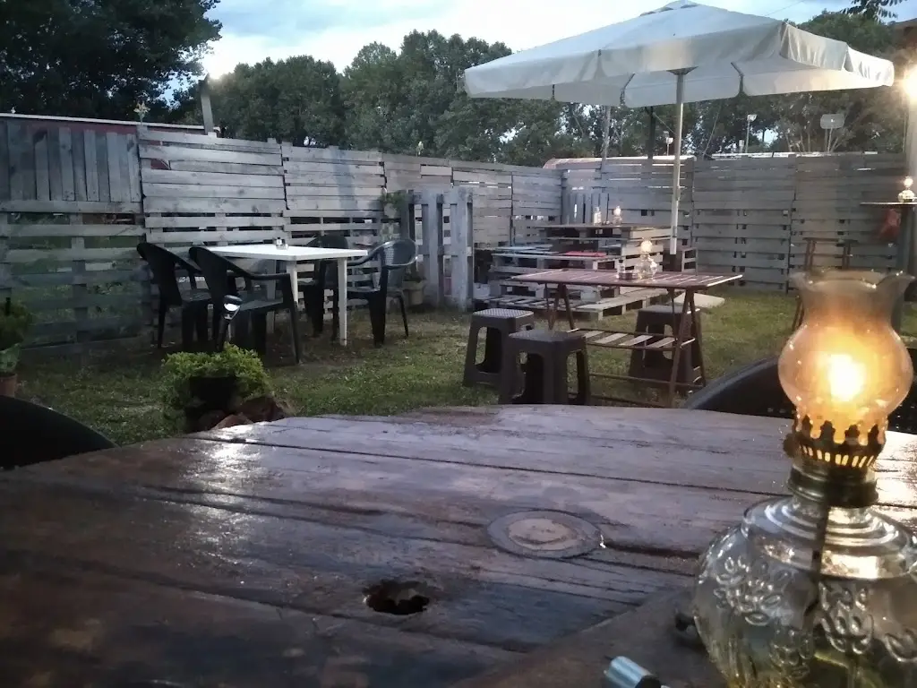 Καντίνα Ο Δημήτρης Restaurant in Chrysoúpolis