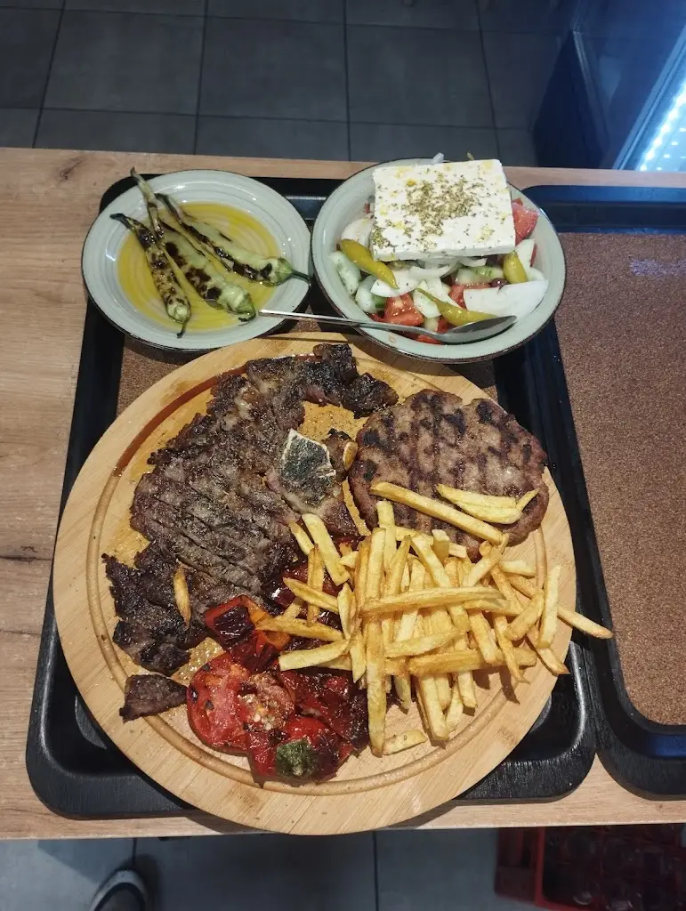 Τσιπουράδικο το Αρχονταρίκι_Chrysoúpolis_slider_image_2