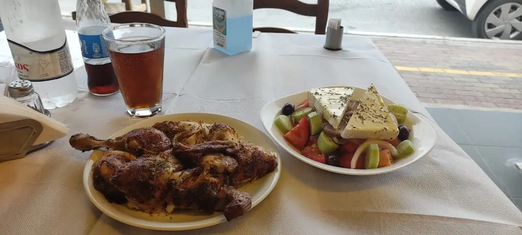 Chickens Babis Restaurant in Chrysoúpolis