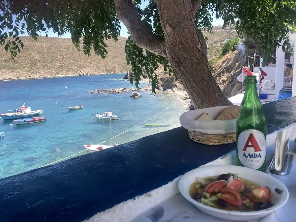 Laura Rosella schluderer_Kafeneio Mezedopoleio 