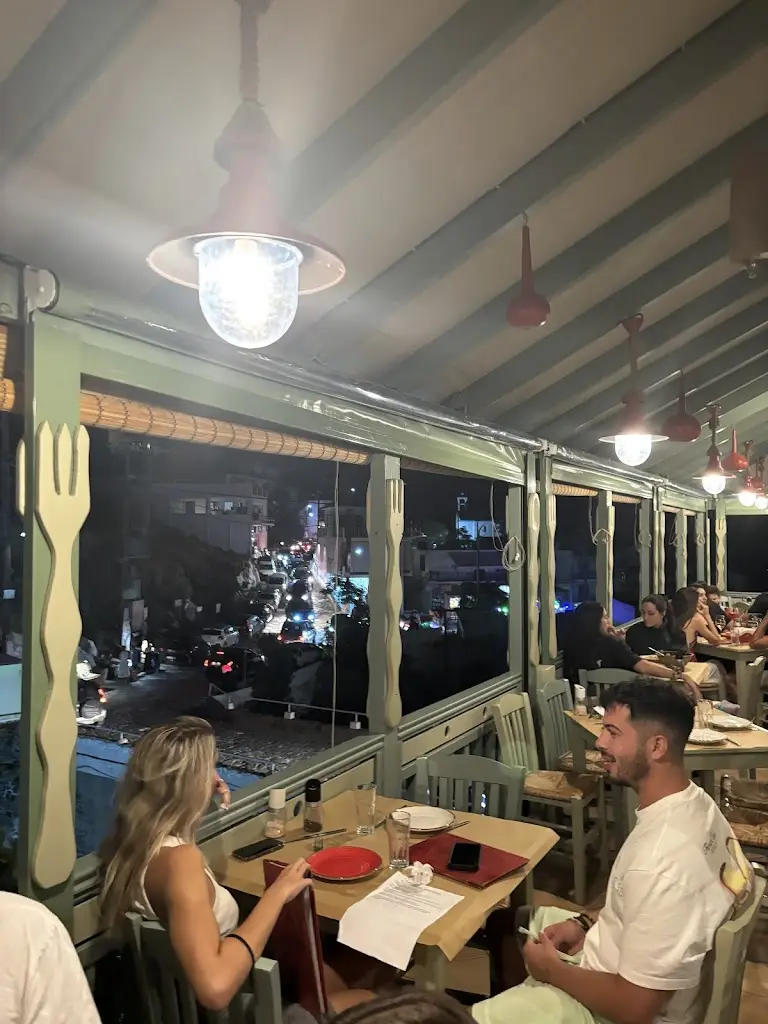 George Panagopoulos at Douglas Elliman Realestate_Mary Mary_Ikaria_Bewertung