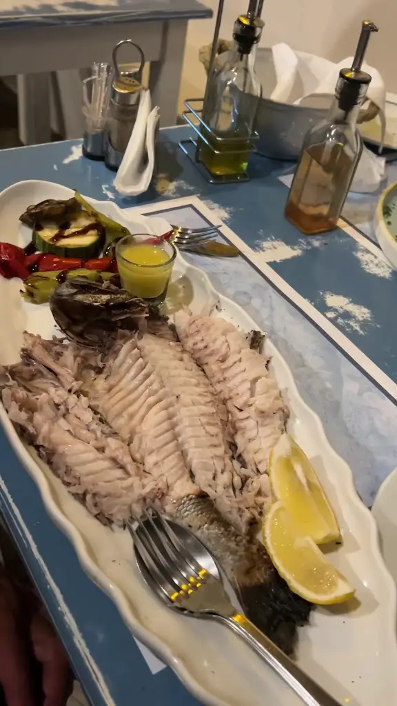 John Gonzales_Anna's Fish Tavern_Ikaria_review