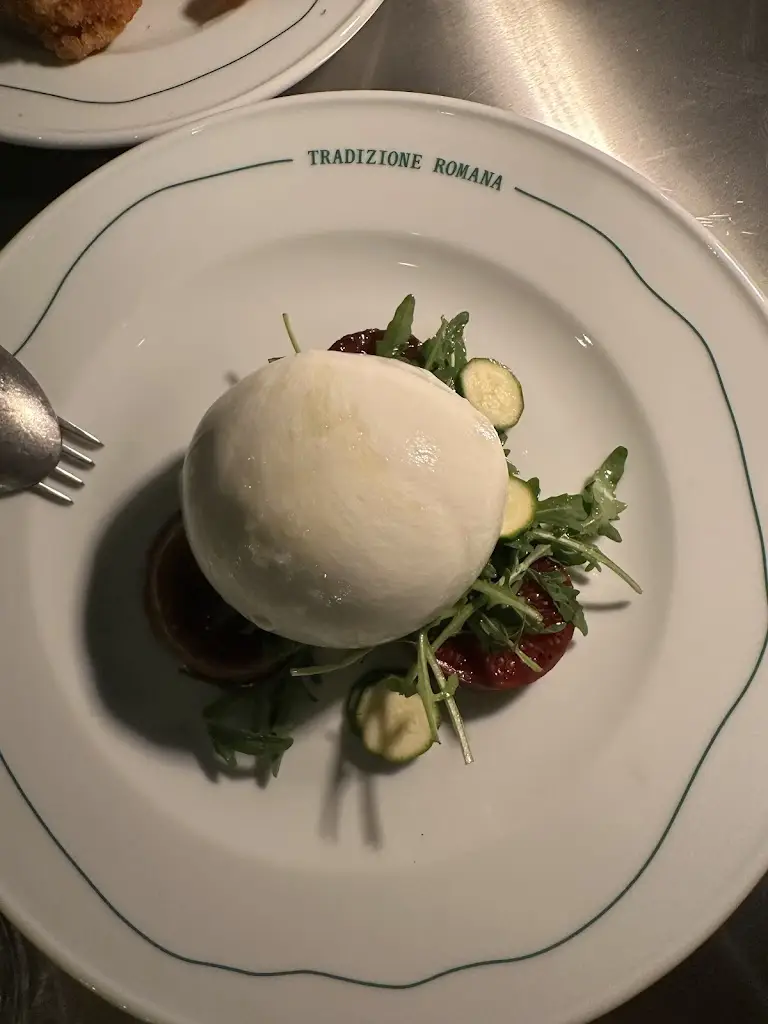 Zeid Salman_Pino By Luca Piscazzi_Glyfáda_Bewertung