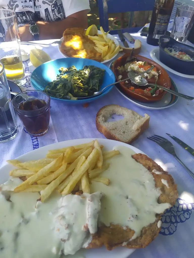 Menü_Synantisi - GiannelosTavern_Kamariótissa_Bild_7