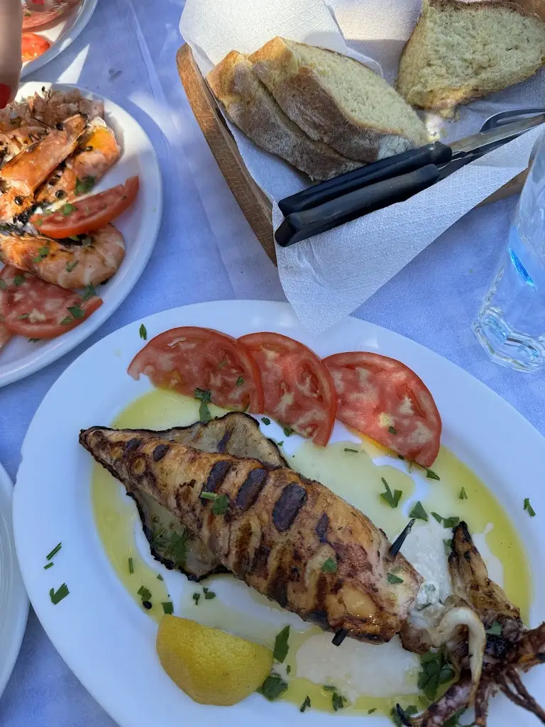 V St_Synantisi - GiannelosTavern_Kamariótissa_Bewertung