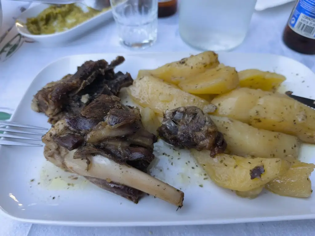 Zoltan Bertalan Murvai_Καφέ-Μεζεδοπωλείο 