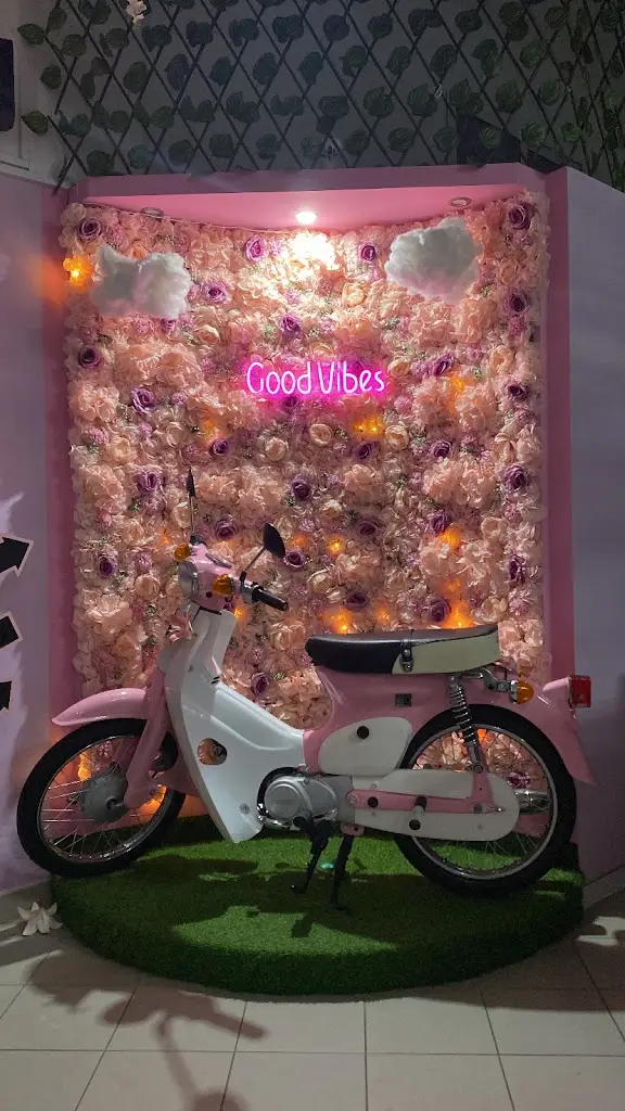 Alexandra Tarellari_Dirty Pink_Kalampáki_review