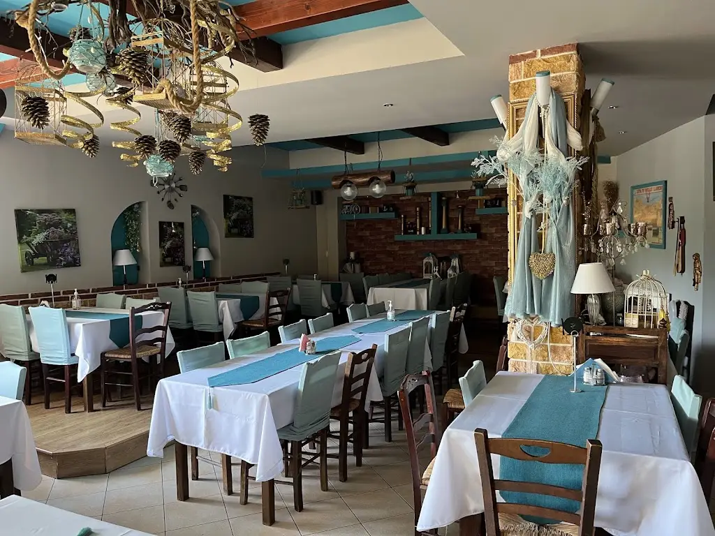 The tavern Platania Restaurant in Kalampáki