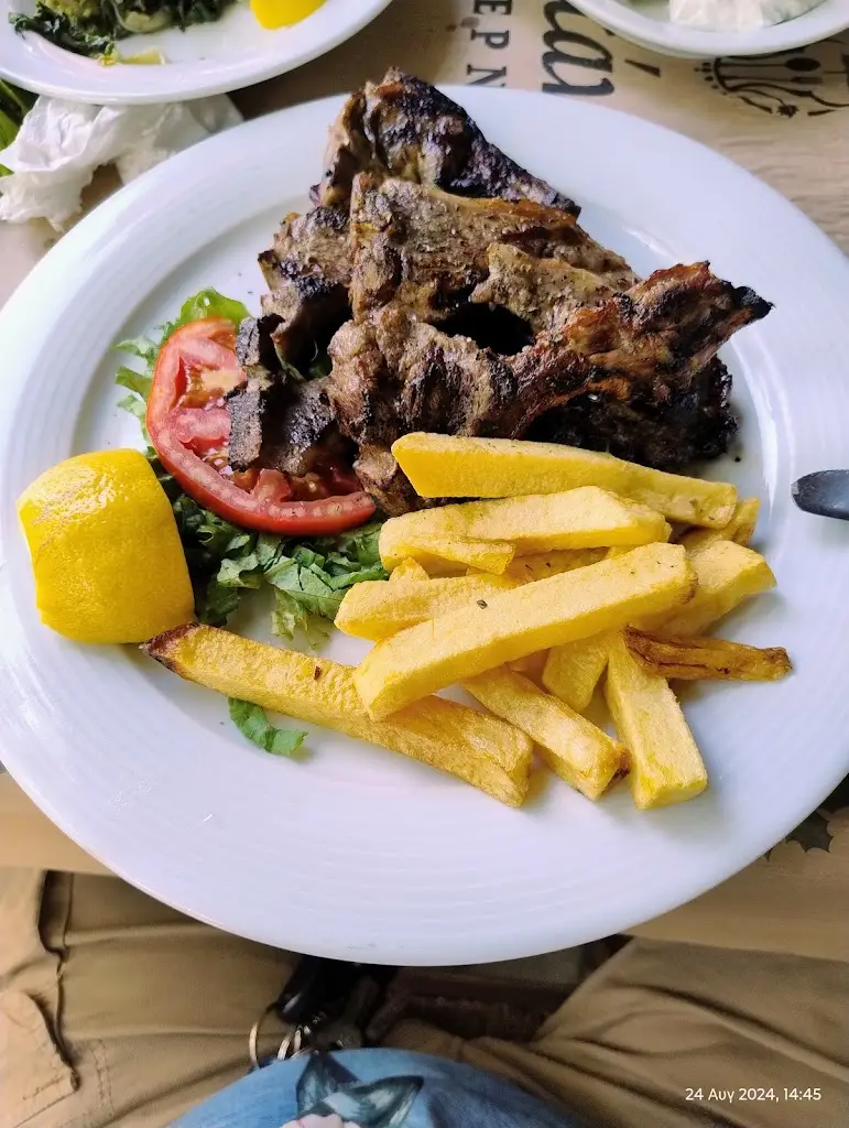 The tavern Platania_Kalampáki_slider_image_3