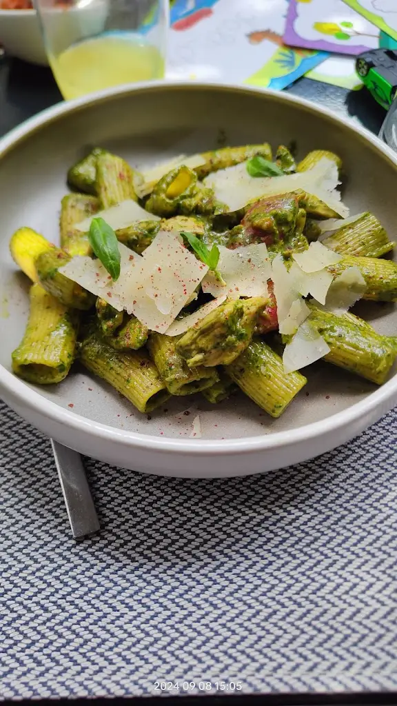 Δημήτρης Ακριώτης_Bella Vespa_Glyfáda_review