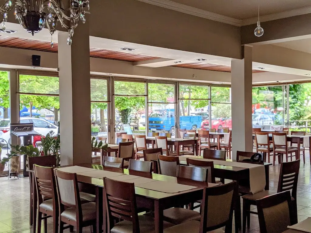 Fish Tavern Babis restaurante en Keramotí