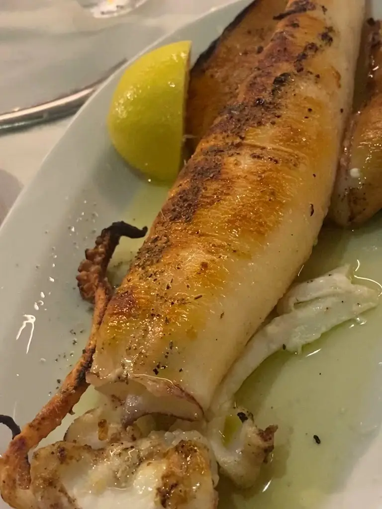 Fish Tavern Babis_Keramotí_slider_image_2