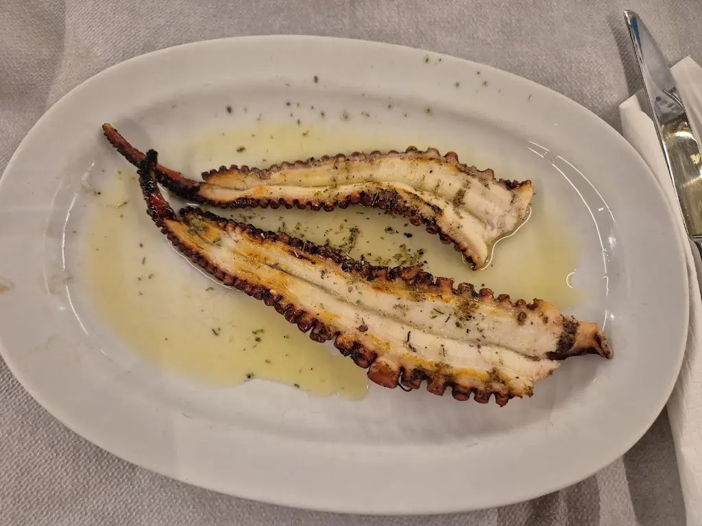 Fish Tavern Babis_Keramotí_slider_image_3