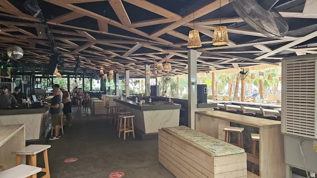 Лъчезар Арсов_Beach Bar Paralia_Keramotí_review