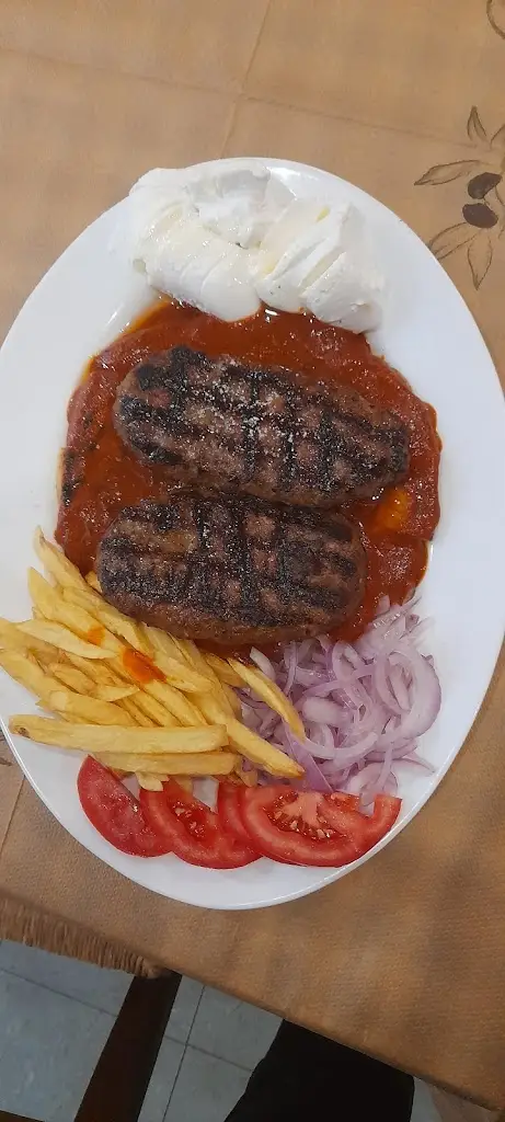 Oi Meraklides_Kimméria_slider_image_3