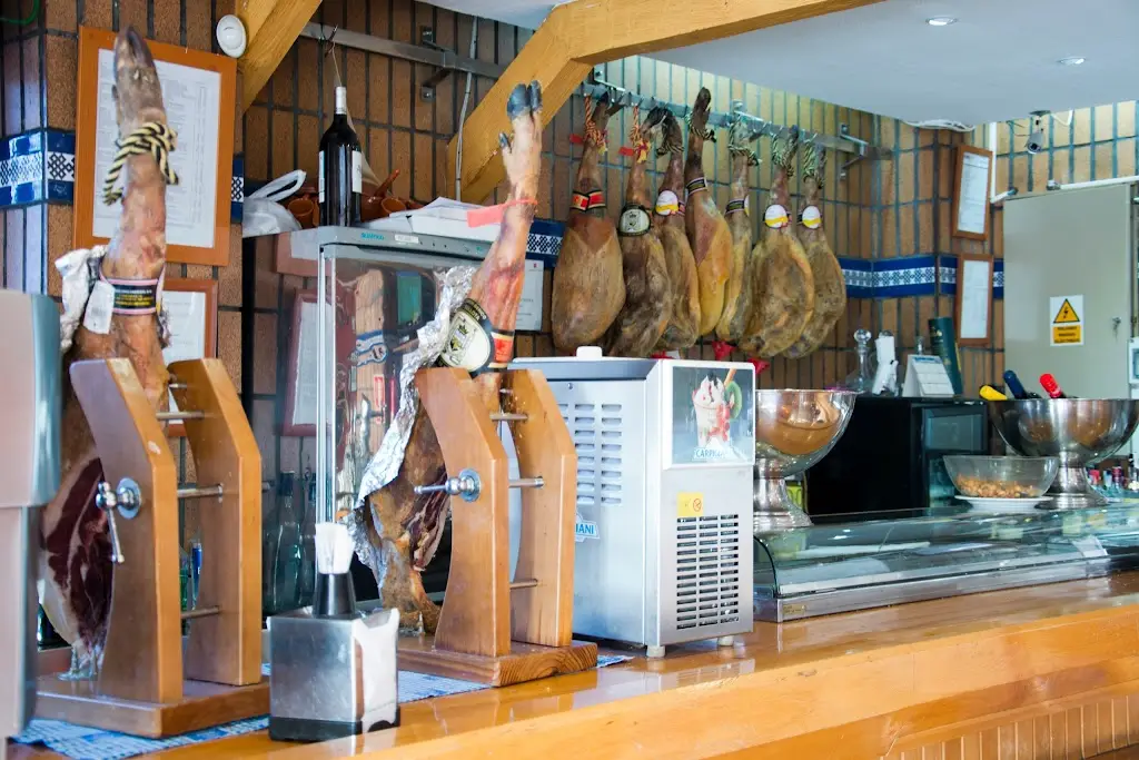 Synantēsē_Krinídes_slider_image_3