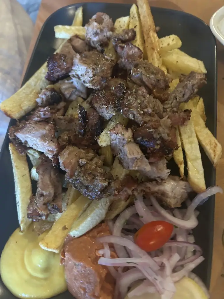 Veda Felmlee_Το Αραλίκι_Kavála_review