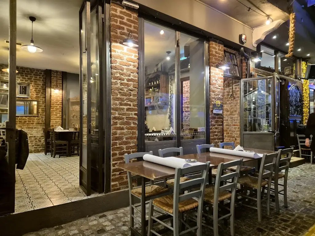 Mermaids And Guys Restaurant in Kavála