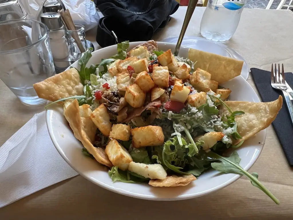 Martha Canipe_Sousouro_Kavála_Bewertung