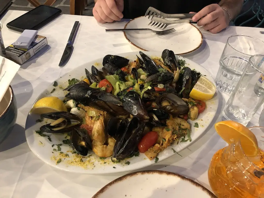 Toni_Taverna Epinio Seafood Alchemist_Kavála_review