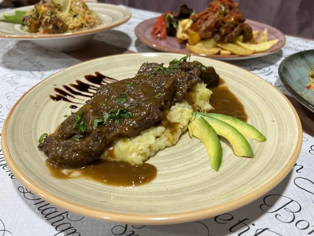 Luca Danese_Αρνεμούσι_Komotiní_Bewertung