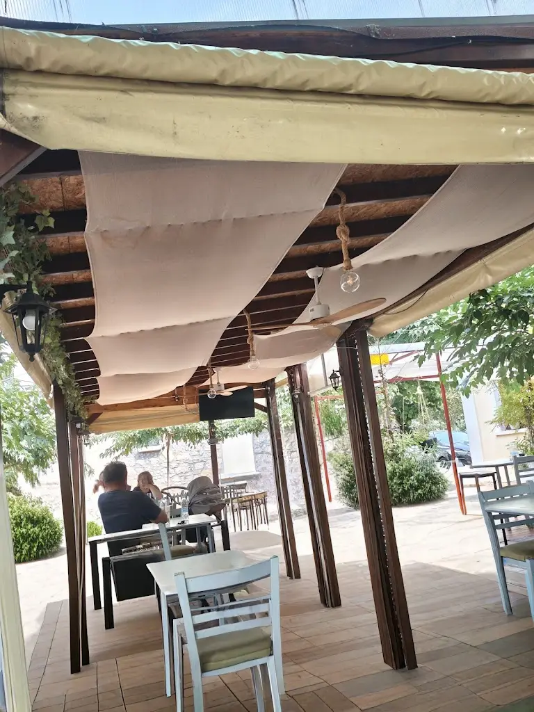 Manolis Kaloudis_Μπουφές Σταθμός_Komotiní_Bewertung