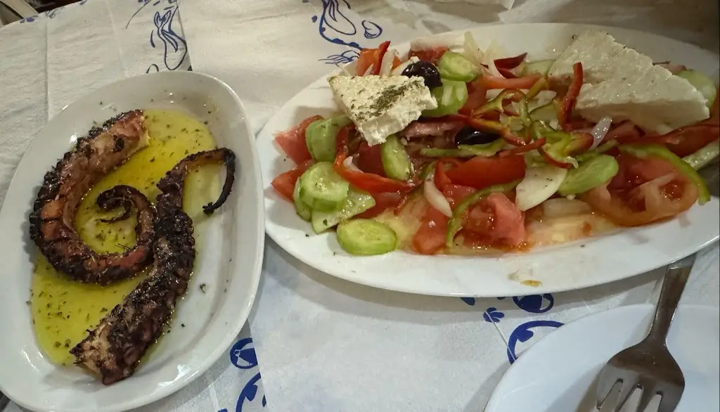 Anastasia Mokin_ΨΑΡΟΤΑΒΕΡΝΑ ΤΟ ΣΤΕΚΙ to Steki_Kyprínos_Bewertung