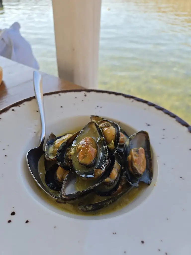 George Trakas_Arias restaurant Kythnos_Kyprínos_Bewertung