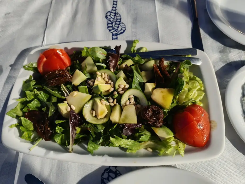 oki_Oo_10 H_Tavern Kosmos_Lemnos_Bewertung