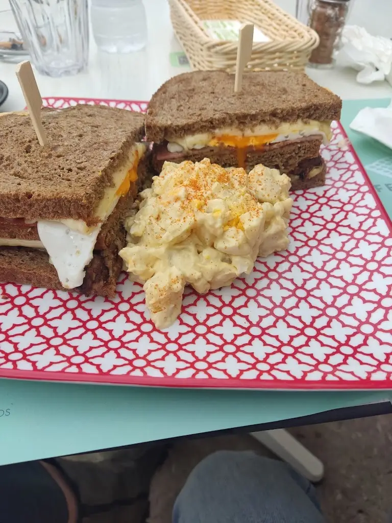 Νεφελη Κ._Pezoula The Meeting Point_Lemnos_Bewertung