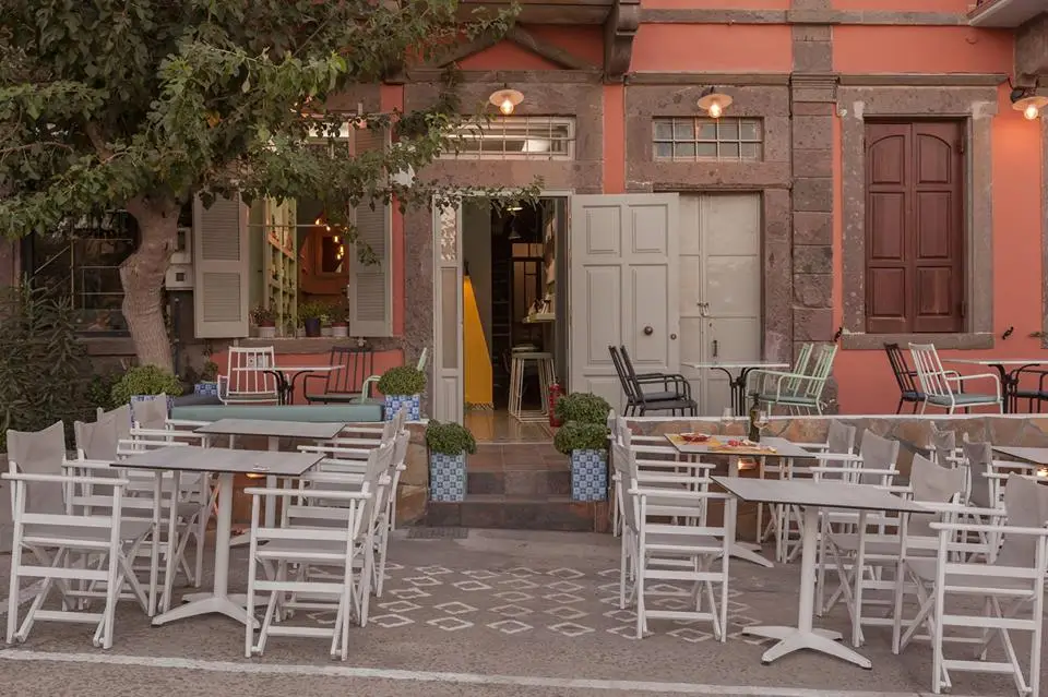 Pezoula The Meeting Point Restaurant in Lemnos