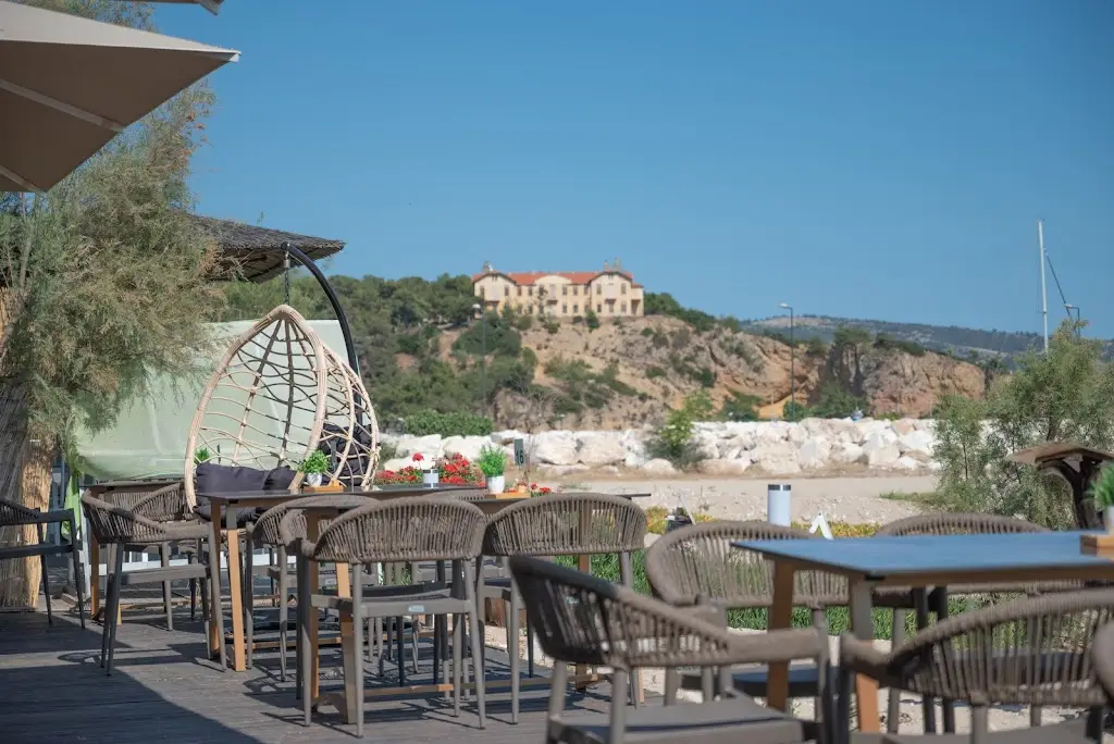 Vythos Beach Bar Restaurant in Limenária