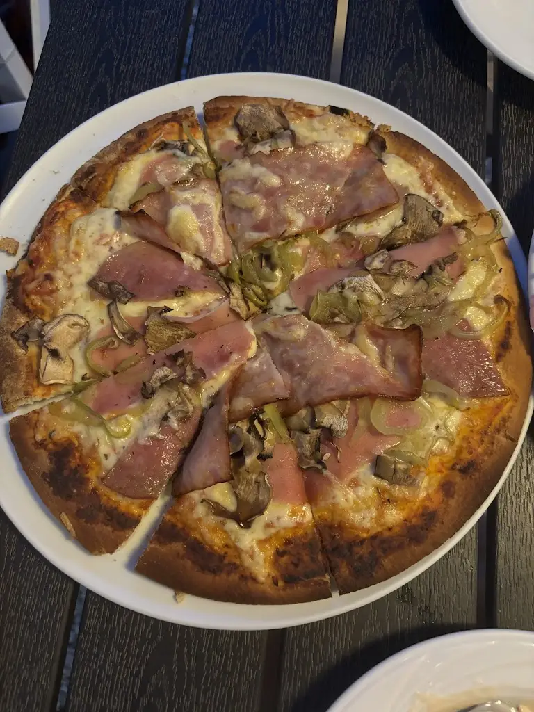 Menü_Pizza Amici_Limenária_Bild_6