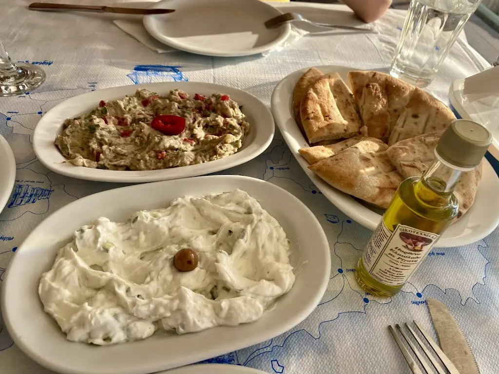 Gizem Uzan_THALASSA / The sea RESTAURANT_Lesbos_avis